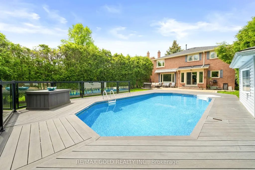 122 Barr Crescent Brampton ON L6Z 3C8