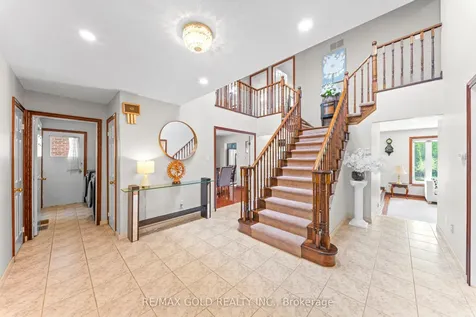 122 Barr Crescent Brampton ON L6Z 3C8