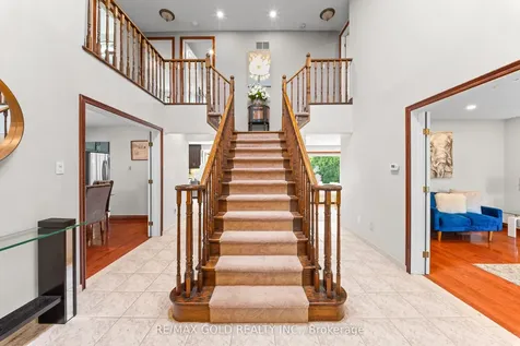 122 Barr Crescent Brampton ON L6Z 3C8