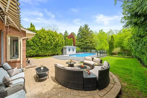 122 Barr Crescent Brampton ON L6Z 3C8