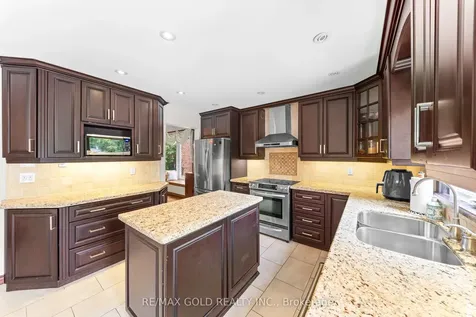 122 Barr Crescent Brampton ON L6Z 3C8
