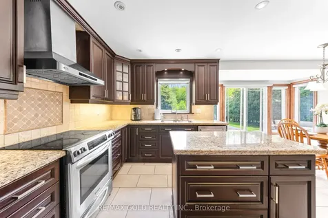 122 Barr Crescent Brampton ON L6Z 3C8