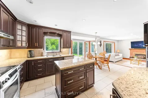 122 Barr Crescent Brampton ON L6Z 3C8
