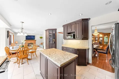 122 Barr Crescent Brampton ON L6Z 3C8