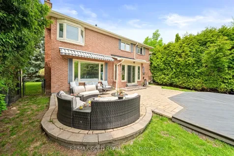 122 Barr Crescent Brampton ON L6Z 3C8