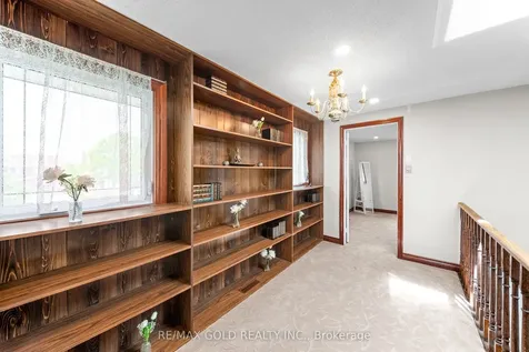 122 Barr Crescent Brampton ON L6Z 3C8