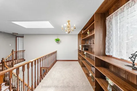 122 Barr Crescent Brampton ON L6Z 3C8