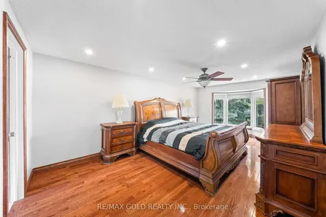 122 Barr Crescent Brampton ON L6Z 3C8