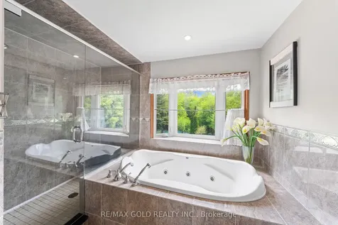122 Barr Crescent Brampton ON L6Z 3C8
