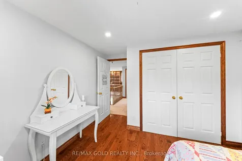 122 Barr Crescent Brampton ON L6Z 3C8