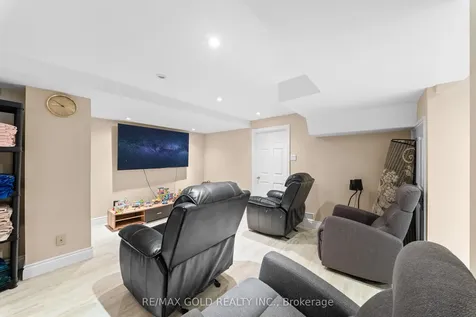 122 Barr Crescent Brampton ON L6Z 3C8