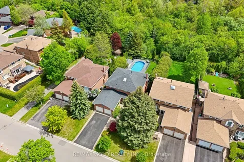 122 Barr Crescent Brampton ON L6Z 3C8