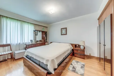 22 Norgrove Crescent Toronto ON M9P 3C6