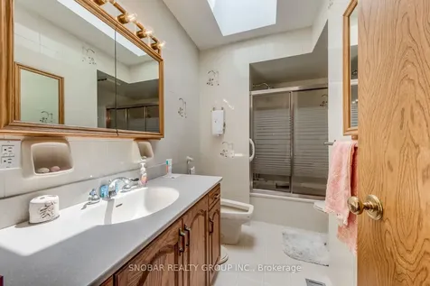 22 Norgrove Crescent Toronto ON M9P 3C6