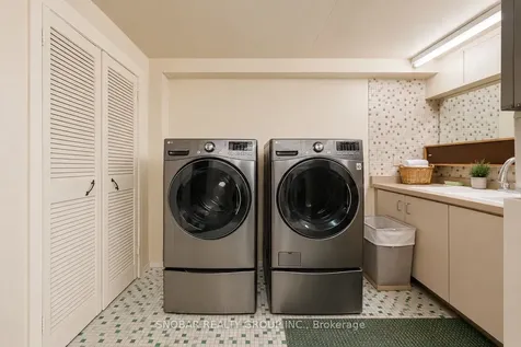 22 Norgrove Crescent Toronto ON M9P 3C6