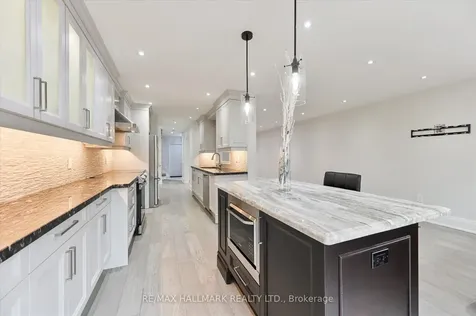 5936 Candlebrook Court Mississauga ON L5V 2V5