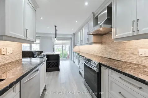 5936 Candlebrook Court Mississauga ON L5V 2V5