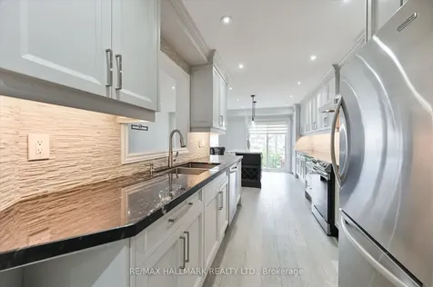5936 Candlebrook Court Mississauga ON L5V 2V5