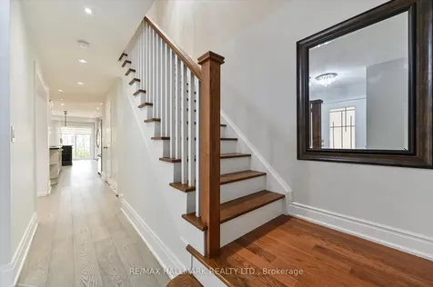 5936 Candlebrook Court Mississauga ON L5V 2V5