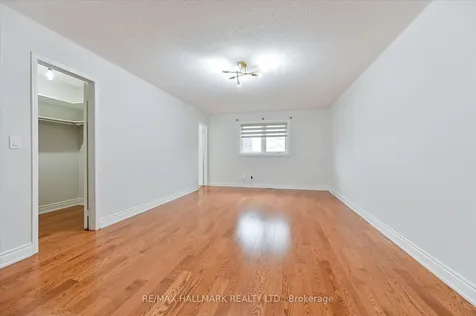 5936 Candlebrook Court Mississauga ON L5V 2V5