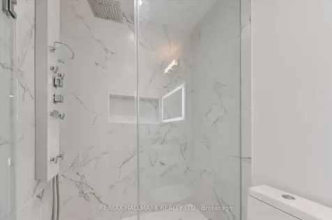 5936 Candlebrook Court Mississauga ON L5V 2V5
