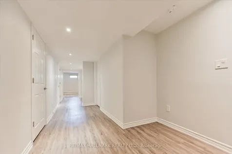 5936 Candlebrook Court Mississauga ON L5V 2V5