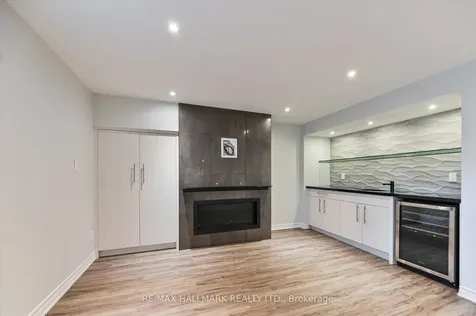 5936 Candlebrook Court Mississauga ON L5V 2V5