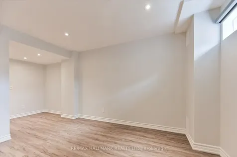 5936 Candlebrook Court Mississauga ON L5V 2V5