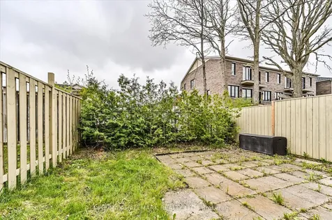 5936 Candlebrook Court Mississauga ON L5V 2V5