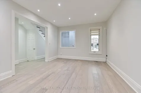 5936 Candlebrook Court Mississauga ON L5V 2V5