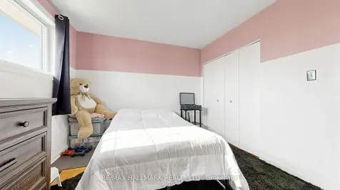 9 Rubydale Gardens Toronto ON M9L 1B8