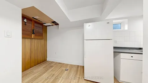 9 Rubydale Gardens Toronto ON M9L 1B8