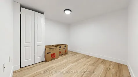 9 Rubydale Gardens Toronto ON M9L 1B8