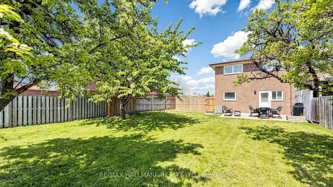 9 Rubydale Gardens Toronto ON M9L 1B8