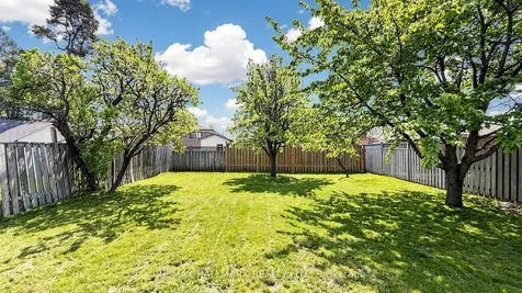9 Rubydale Gardens Toronto ON M9L 1B8