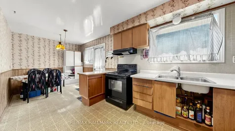 9 Rubydale Gardens Toronto ON M9L 1B8