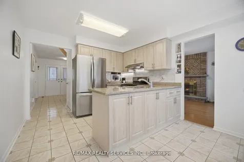 62 Fernbrook Crescent Brampton ON L6Z 3N7