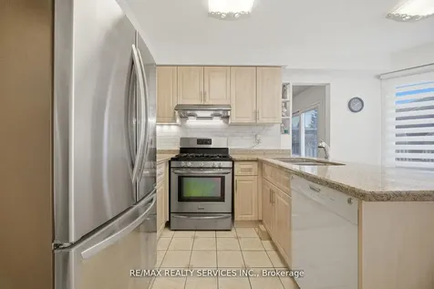 62 Fernbrook Crescent Brampton ON L6Z 3N7