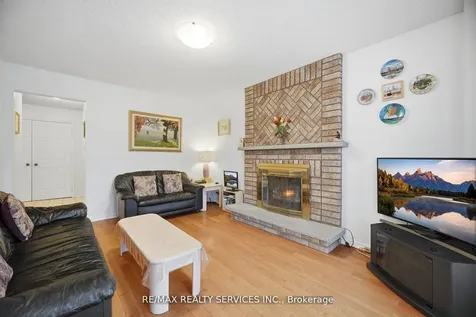 62 Fernbrook Crescent Brampton ON L6Z 3N7