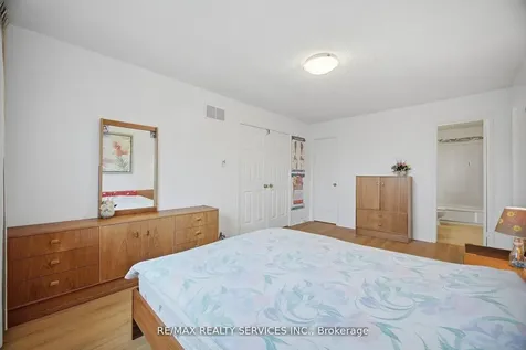 62 Fernbrook Crescent Brampton ON L6Z 3N7