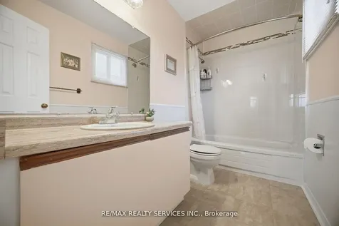 62 Fernbrook Crescent Brampton ON L6Z 3N7