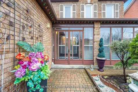 62 Fernbrook Crescent Brampton ON L6Z 3N7