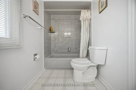 62 Fernbrook Crescent Brampton ON L6Z 3N7