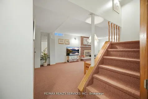 62 Fernbrook Crescent Brampton ON L6Z 3N7
