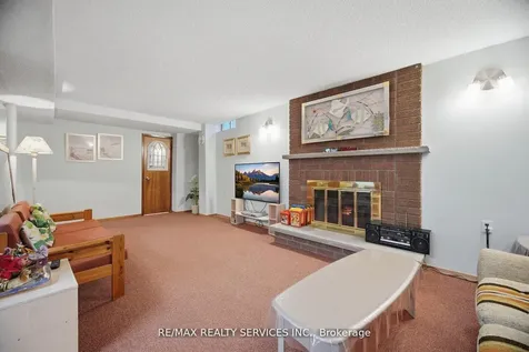 62 Fernbrook Crescent Brampton ON L6Z 3N7