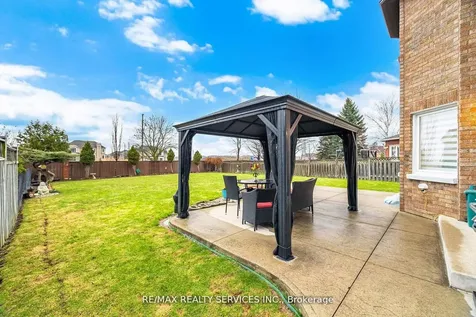 62 Fernbrook Crescent Brampton ON L6Z 3N7