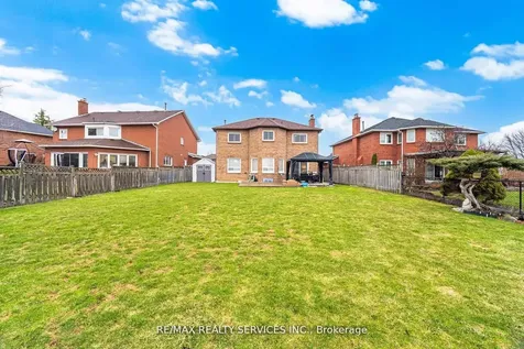 62 Fernbrook Crescent Brampton ON L6Z 3N7