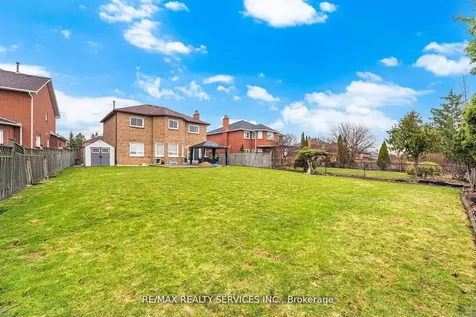 62 Fernbrook Crescent Brampton ON L6Z 3N7