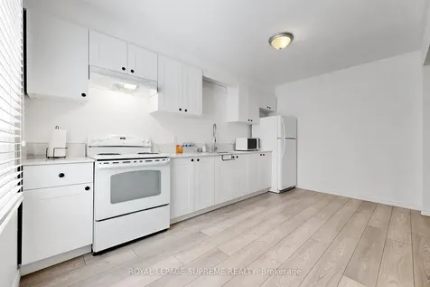119 Essex Street W Toronto ON M6G 1T4