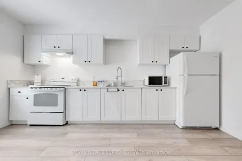 119 Essex Street W Toronto ON M6G 1T4